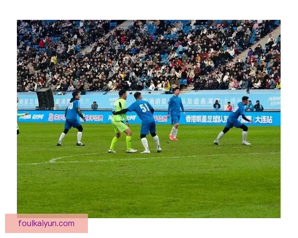 最近足球球队花絮中的精彩瞬间引发媒体关注，球员间默契配合频频亮相。